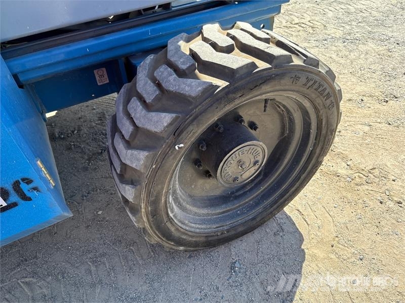 Genie GS4390RT 4x4 Dual Fuel Scissor Lift 剪式升降機