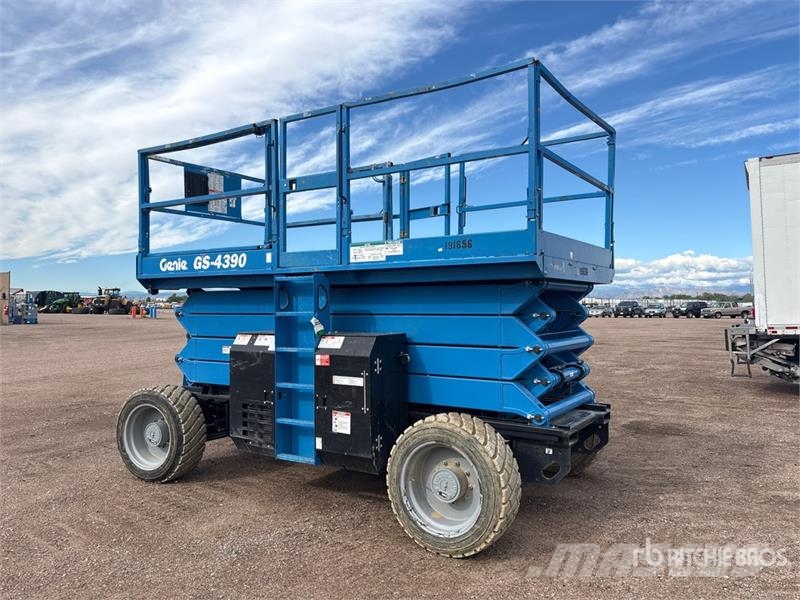 Genie GS4390RT 4x4 Dual Fuel Scissor Lift رافعات مقصية الشكل