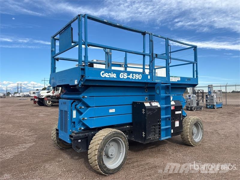 Genie GS4390RT 4x4 Dual Fuel Scissor Lift رافعات مقصية الشكل