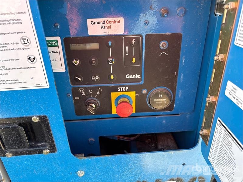 Genie GS4390RT 4x4 Dual Fuel Scissor Lift 剪式升降機