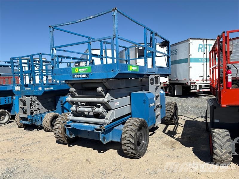 Genie GS4390RT 4x4 Dual Fuel Scissor Lift 剪式升降機