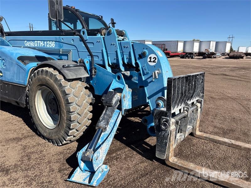 Genie GTH-1256 Telehandler 텔러 핸들러