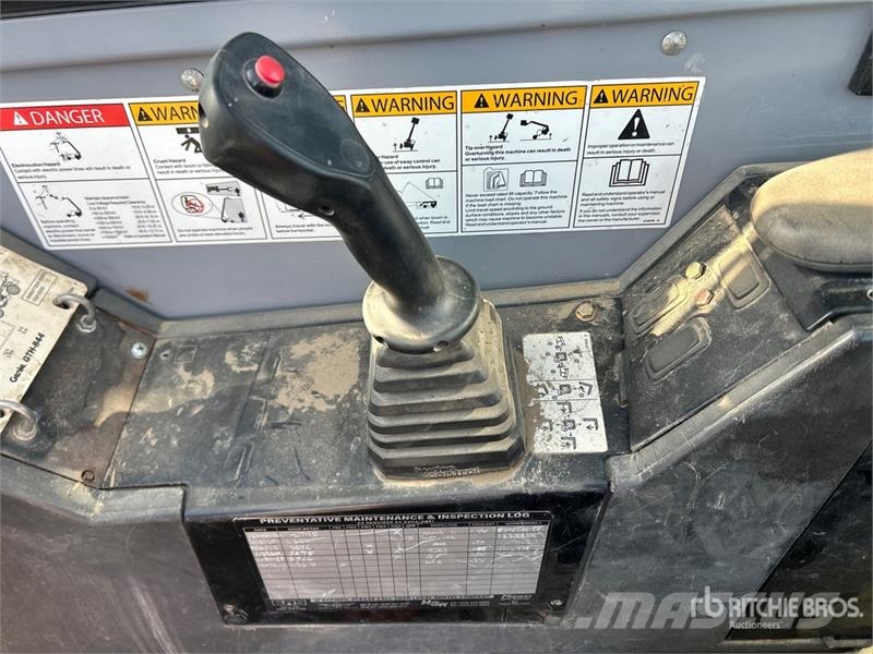 Genie GTH-844 Teleskopiskie manipulatori