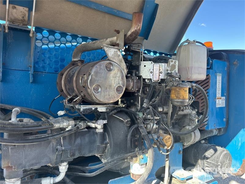 Genie S-85 4WD Diesel Telescopic Boom Lift ブームリフト 直伸型