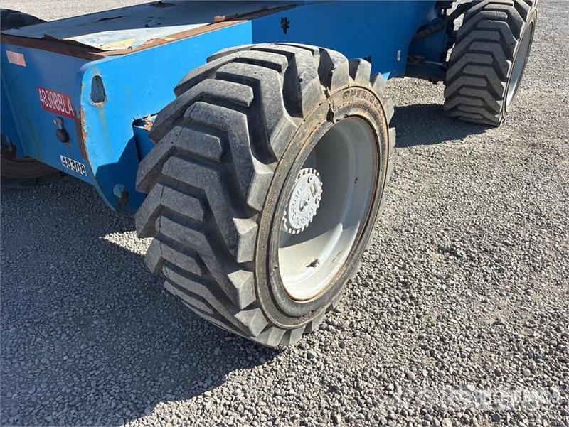 Genie S-85 4WD Diesel Articulating Boom Lift 曲臂高空工作平台