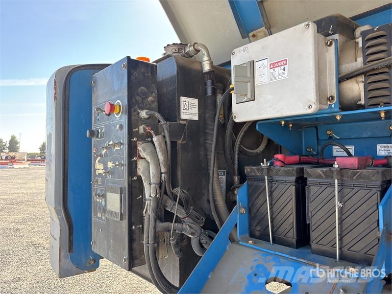 Genie S-85 4WD Diesel Articulating Boom Lift 曲臂高空工作平台