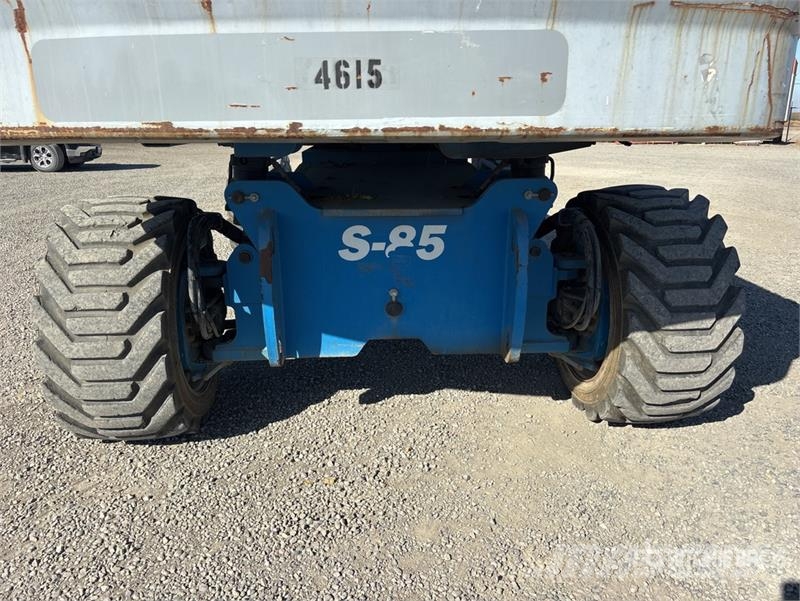 Genie S-85 4WD Diesel Articulating Boom Lift 曲臂高空工作平台