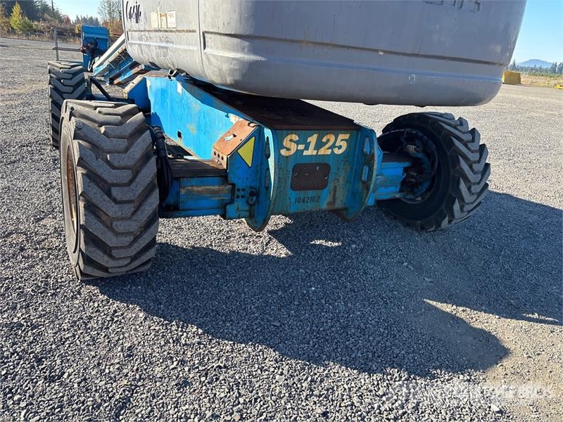 Genie S125 4WD Diesel Telescopic Boom Lift 直臂高空工作平台