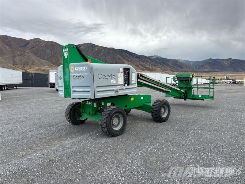 Genie S40 2WD Diesel Telescopic Boom Lift 견인식 전동이동 리프트