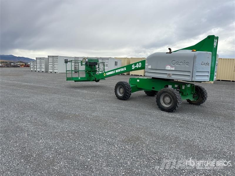 Genie S40 2WD Diesel Telescopic Boom Lift 견인식 전동이동 리프트