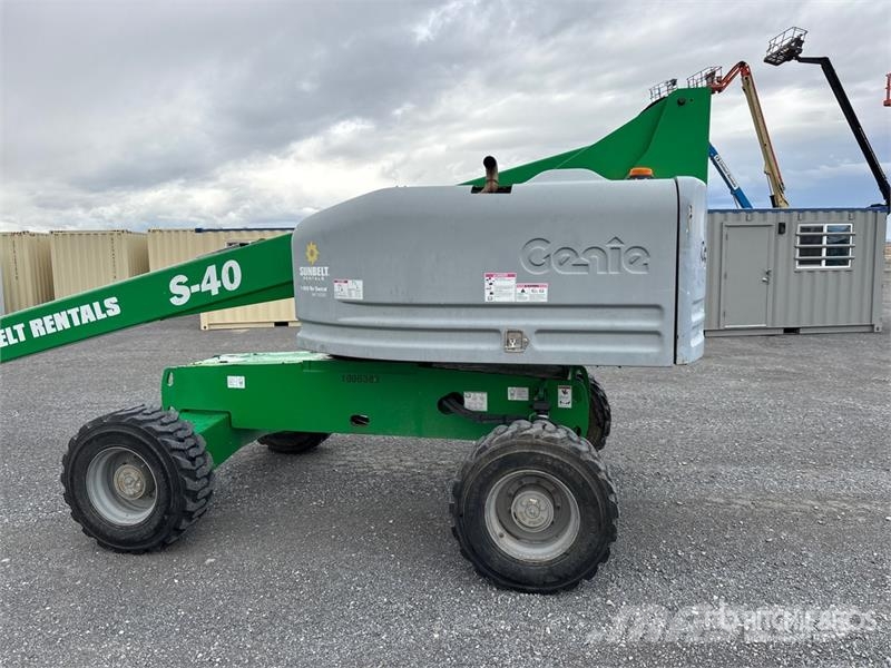 Genie S40 2WD Diesel Telescopic Boom Lift 견인식 전동이동 리프트