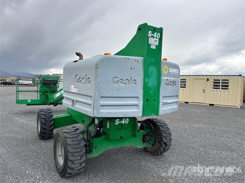 Genie S40 2WD Diesel Telescopic Boom Lift 견인식 전동이동 리프트