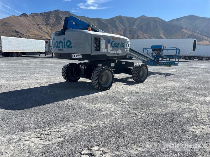 Genie S60X Telescopic Boom Lift 견인식 전동이동 리프트