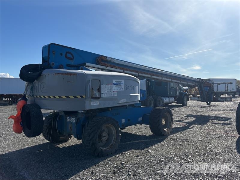 Genie S85 伸縮臂高空作業車