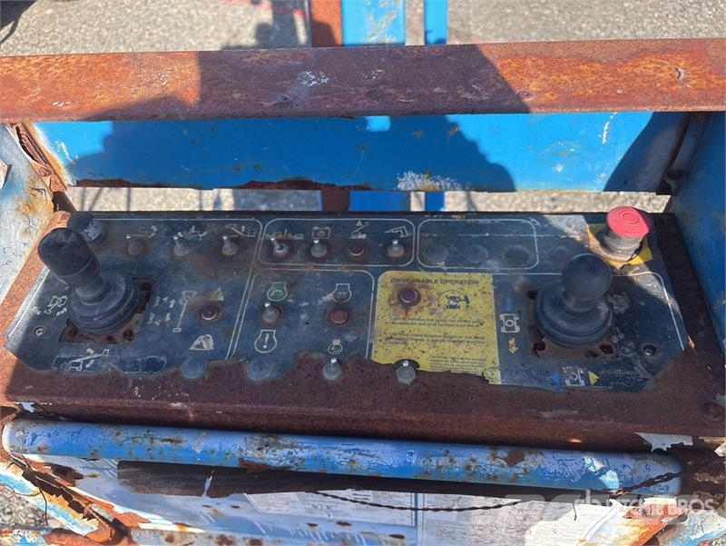 Genie S85 伸縮臂高空作業車