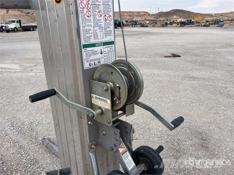 Genie SLC-24 Material Hoist المصاعد والرافعات المادية
