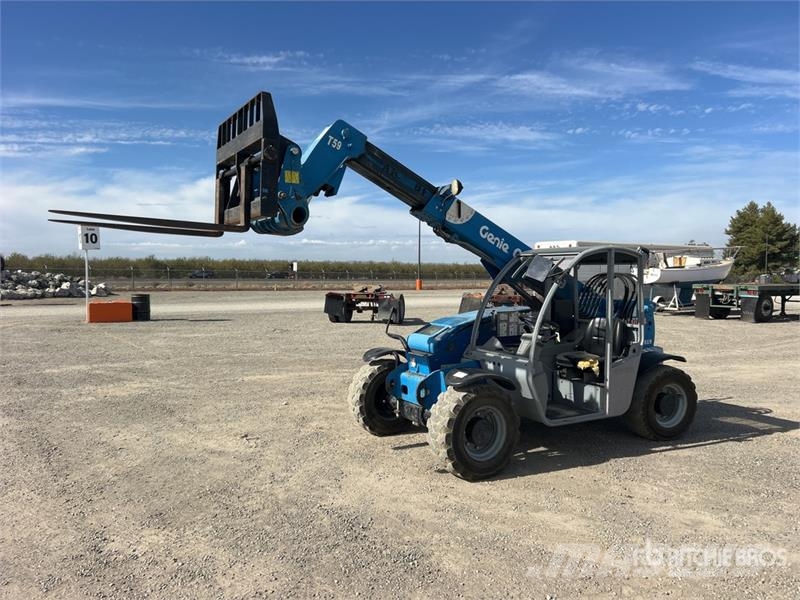Genie Telehandler テレスコーピックハンドラー