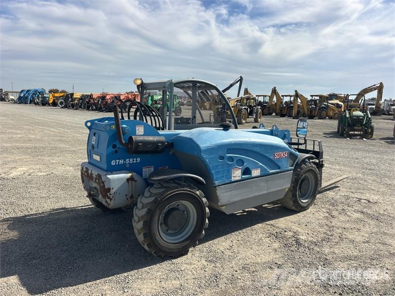 Genie Telehandler テレスコーピックハンドラー