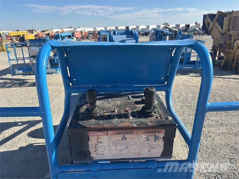 Genie Z-33/18 2WD Electric Articulating Boom Lift 관절형 전동이동 리프트