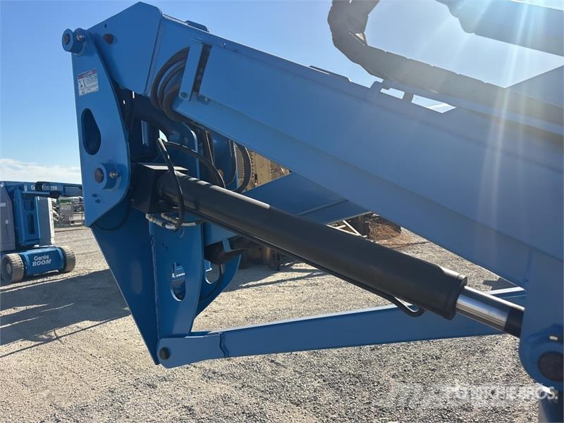 Genie Z-33/18 2WD Electric Articulating Boom Lift 관절형 전동이동 리프트