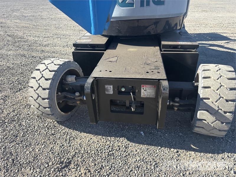 Genie Z-33/18 2WD Electric Articulating Boom Lift 관절형 전동이동 리프트