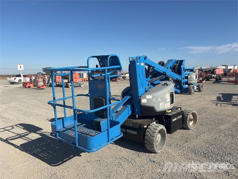 Genie Z-33/18 2WD Electric Articulating Boom Lift 관절형 전동이동 리프트