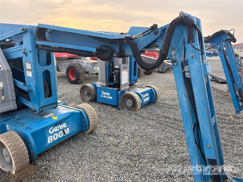 Genie Z-34/22N 2WD Electric Articulating Boom Lift 曲臂高空工作平台