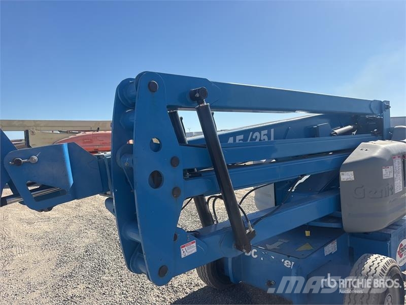 Genie Z4525J 2WD Electric Articulating Boom Lift Articulated boom lifts