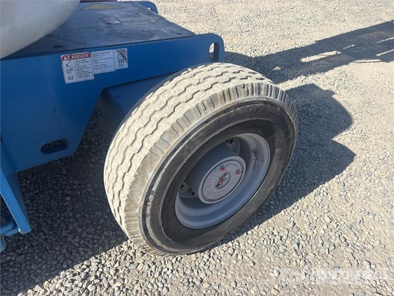 Genie Z4525J 2WD Electric Articulating Boom Lift Articulated boom lifts