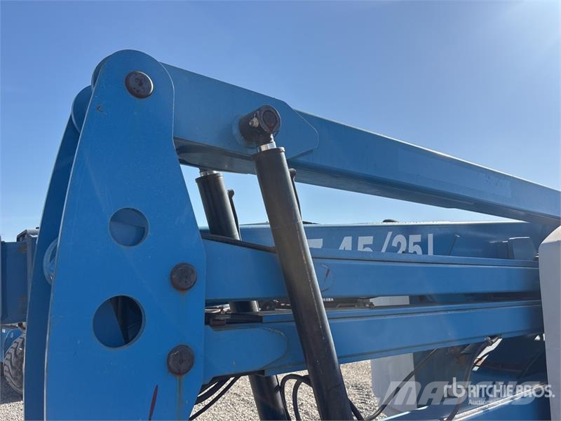Genie Z4525J 4WD Diesel Articulating Boom Lift رافعات سلة مفصلية