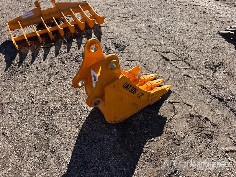 GIYI 12 in Digging Excavator Bucket - Fits Cat 305 Skovle