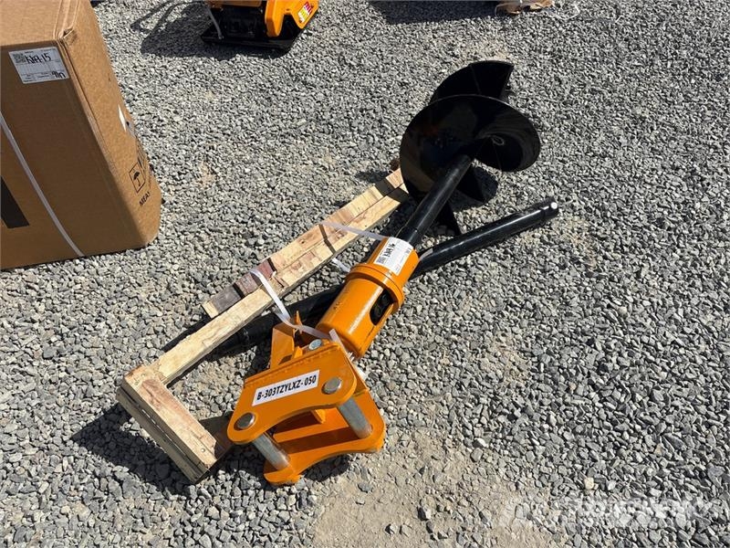 GIYI 16 in Excavator Auger - Fits Cat 303 (Unused) 드릴