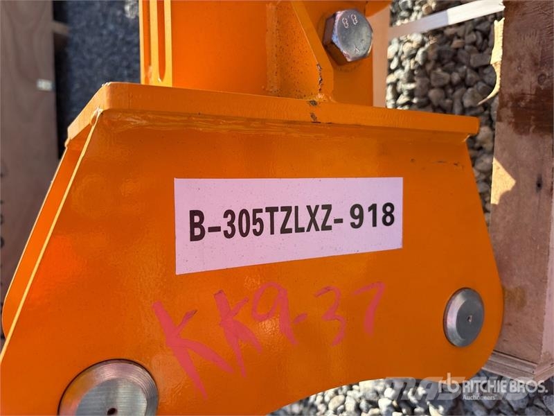  GIYI 16 in Excavator Auger - Fits CAT 305 (Unused) Taladros