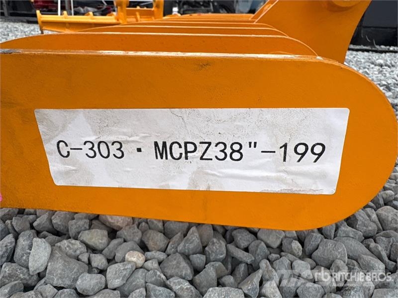 GIYI 30 in 38 in Excavator Rake - Fits CAT 303 (Un Ancinho virador