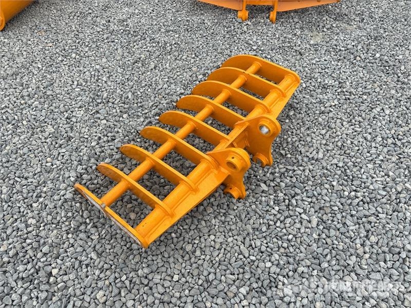 GIYI 30 in 38 in Excavator Rake - Fits CAT 303 (Un Ancinho virador