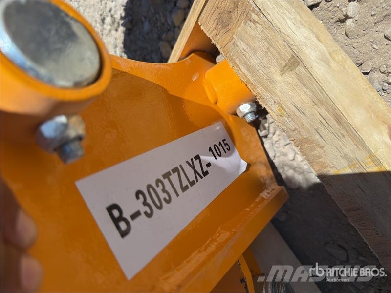 GIYI 30 in Excavator Auger - Fits Cat 303 (Unused) ドリル