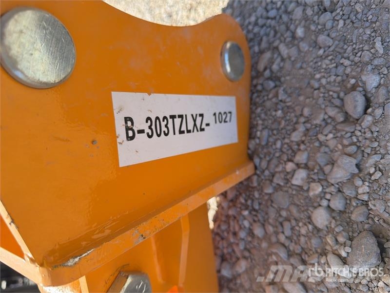 GIYI 30 in Excavator Auger - Fits Cat 303 (Unused) ドリル