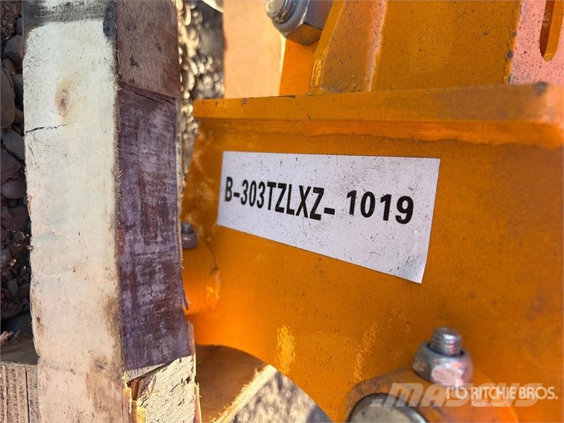GIYI 32 in Excavator Auger - Fits Cat 303 (Unused) Bor