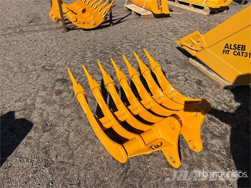  GIYI 32 in Excavator Rake - Fits Cat 305 (Unused) Okretači i sakupljači sijena