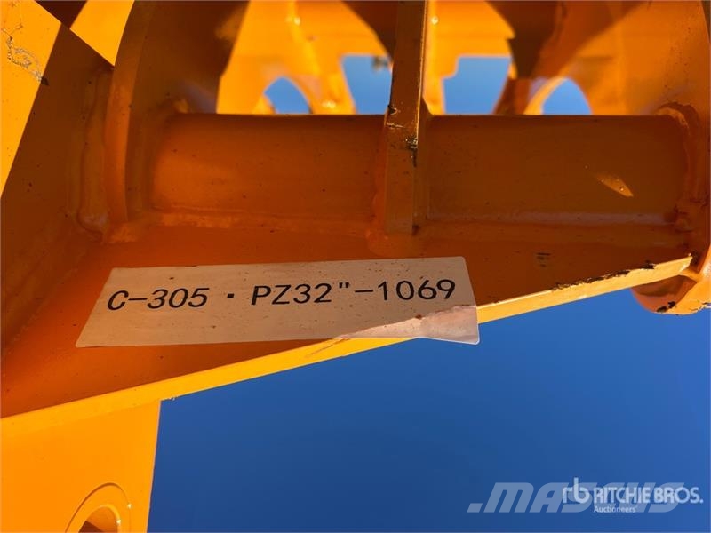  GIYI 32 in Excavator Rake - Fits Cat 305 (Unused) Okretači i sakupljači sijena