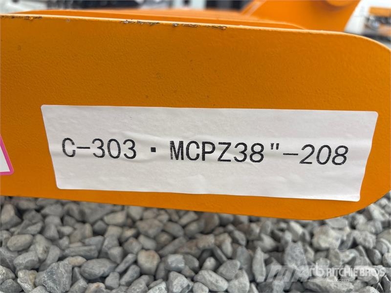  GIYI 38 in 38 in Excavator Rake - Fits CAT 303 (Un Ancinho virador