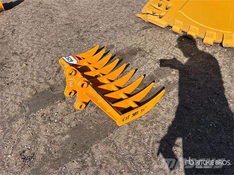  GIYI 38 in Excavator Rake - Fits Cat 303 (Unused) Okretači i sakupljači sijena
