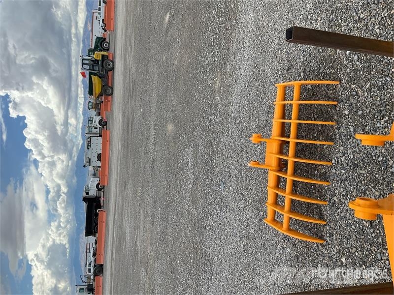 GIYI 38 in Excavator Rake - Fits Cat 303 (Unused) Obraceče a shrabovače sena