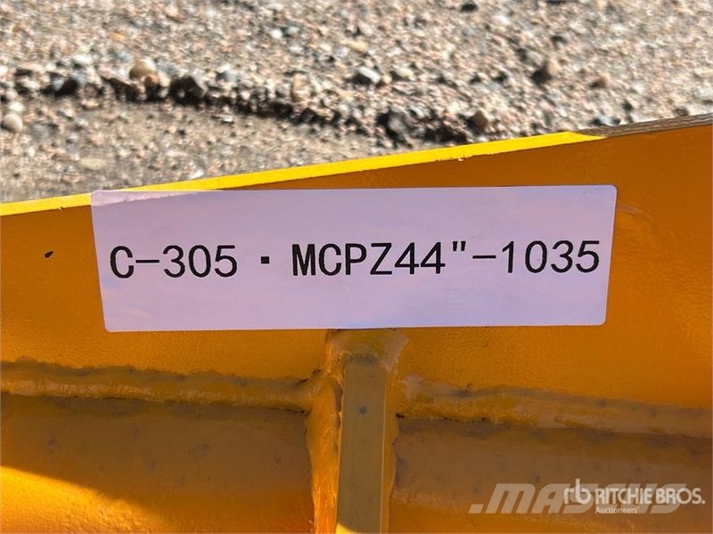  GIYI 44 in Excavator Rake - Fits Cat 305 (Unused) Okretači i sakupljači sijena