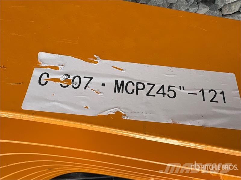 GIYI 45 in Cat 307 45 In Excavator Rake (Unused) Ancinho virador