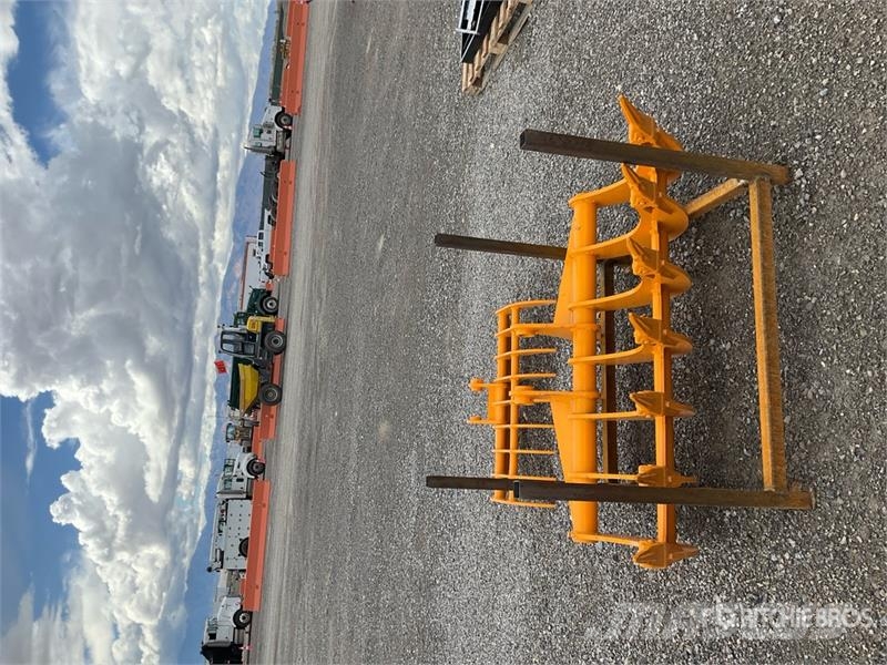 GIYI 48 in Excavator Rake - Fits Cat 307 (Unused) Obraceče a shrabovače sena