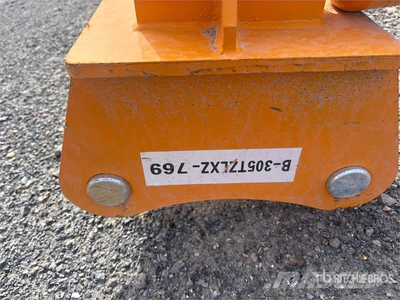 GIYI 60 in Excavator Auger - Fits Cat 305 (Unused) 鑽頭