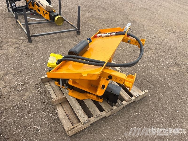 GIYI GY-AD680 45 in Skid Steer Post Driver (Unused Oprema za ograje