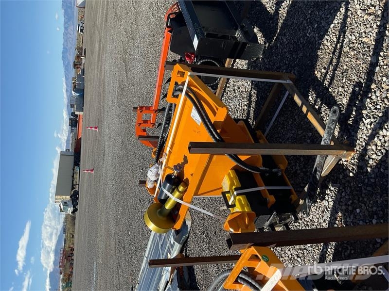 GIYI GY-AD680 46 in Skid Steer Post Driver (Unused Oprema za ograje