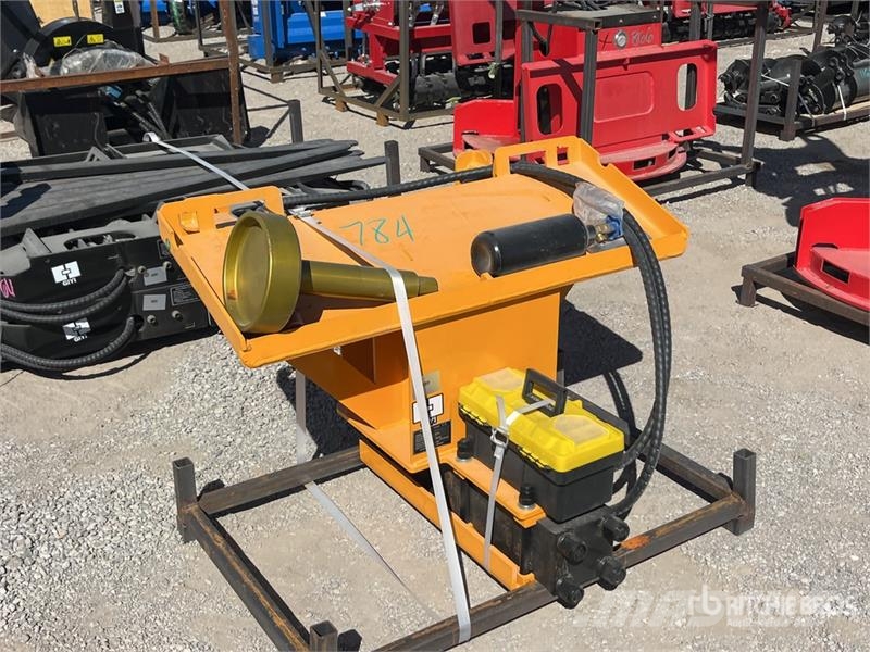  GIYI GY-AD680 47 in Skid Steer Post Driver (Unused Oprema za ograje